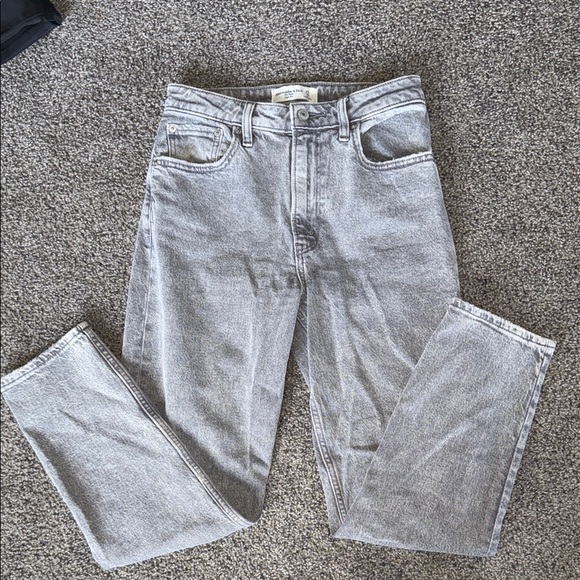 Abercrombie High Rise Mom Jeans - Picture 1 of 3